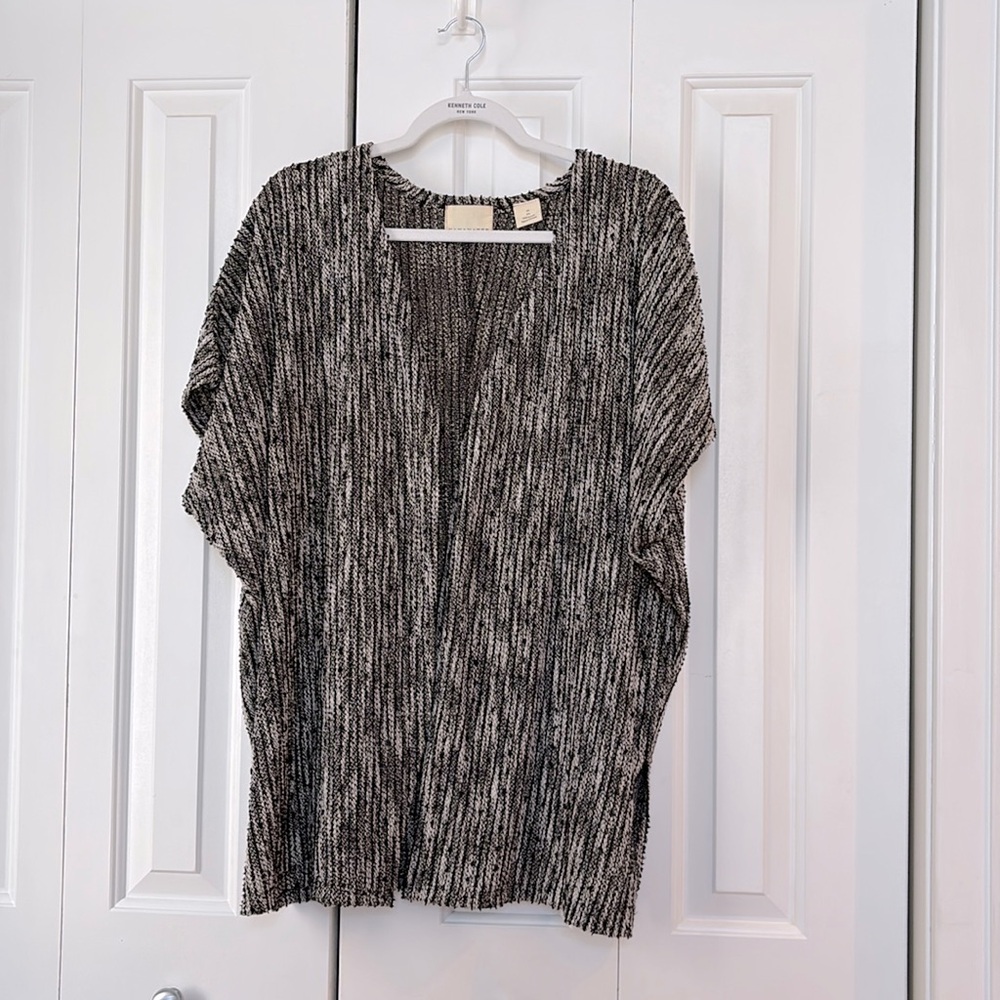 NWOT- Nanavatee sweater. Sizer S/M.